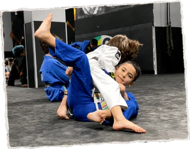 Turma infantil Kids de Jiu-Jitsu na Caveira BJJ