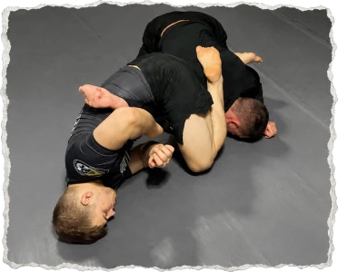 Treino de Jiu-Jitsu NoGi sem kimono na Caveira BJJ