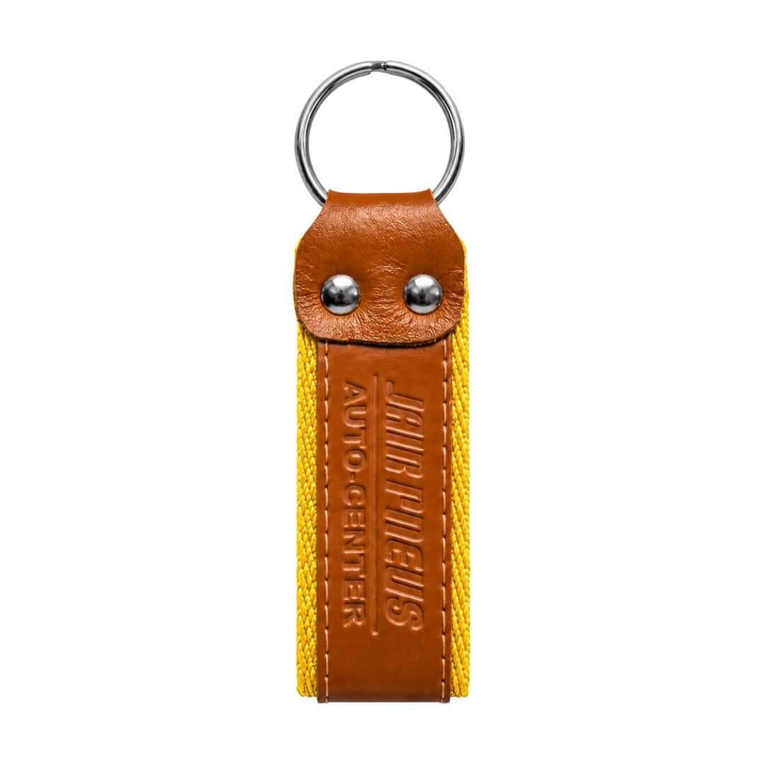 Chaveiro personalizado em couro sintético amarelo com argola metálica