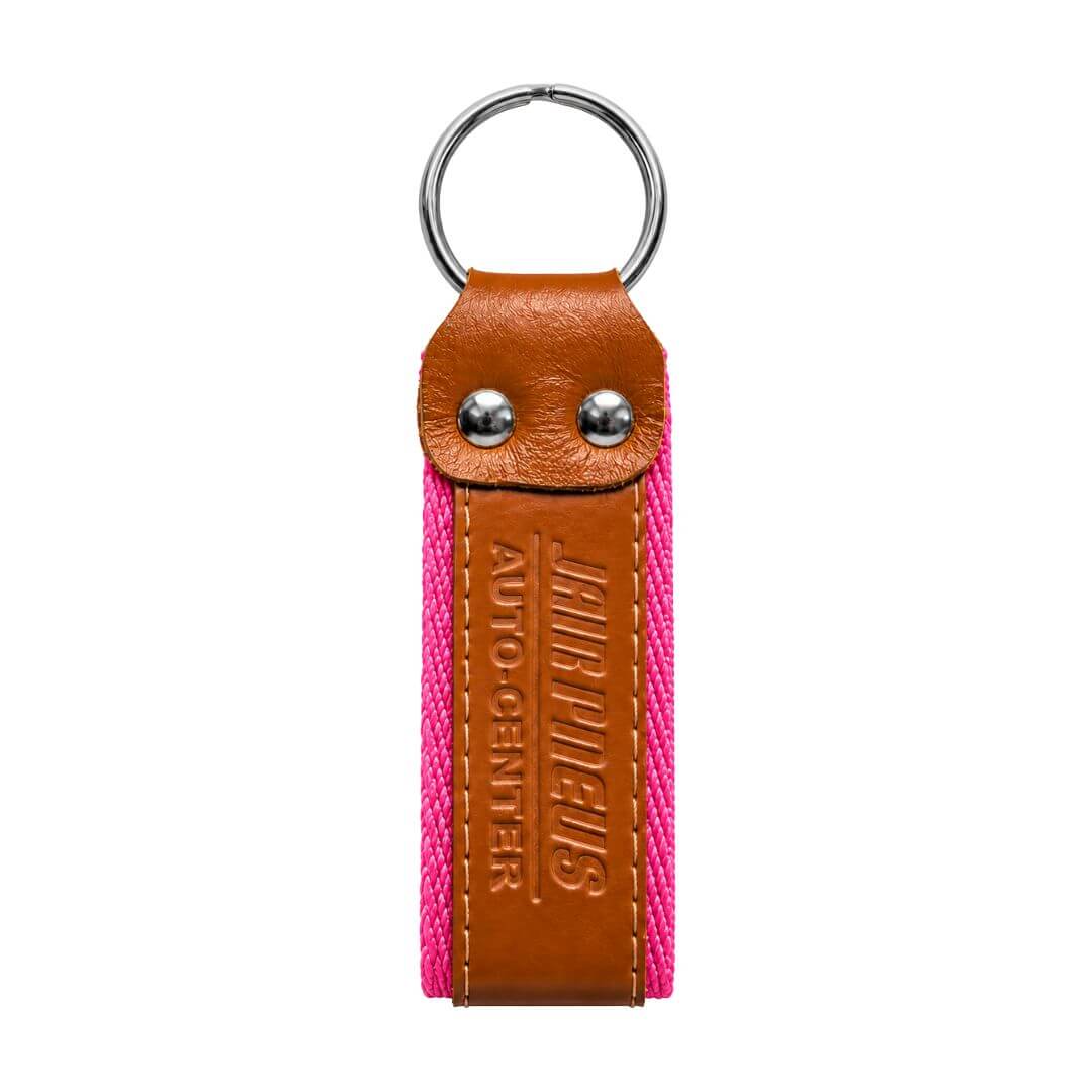 Chaveiro personalizado em couro sintético rosa com argola metálica